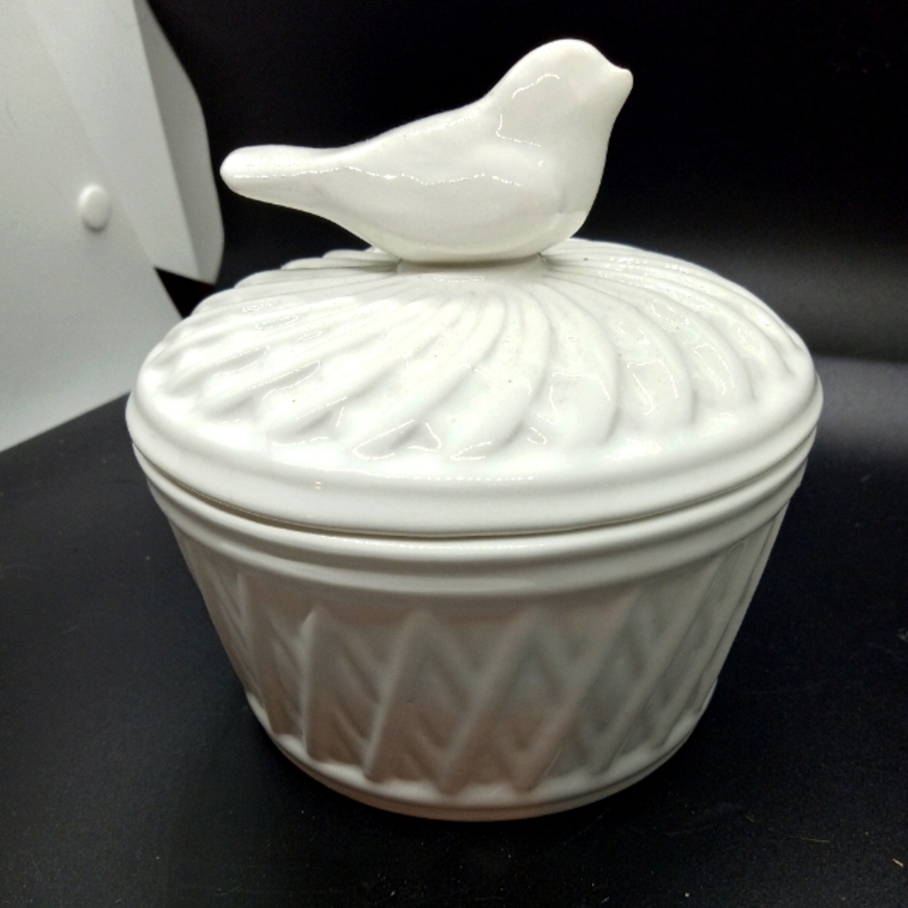 White Candy Dish w/Bird on lid. By Horchow in Italy